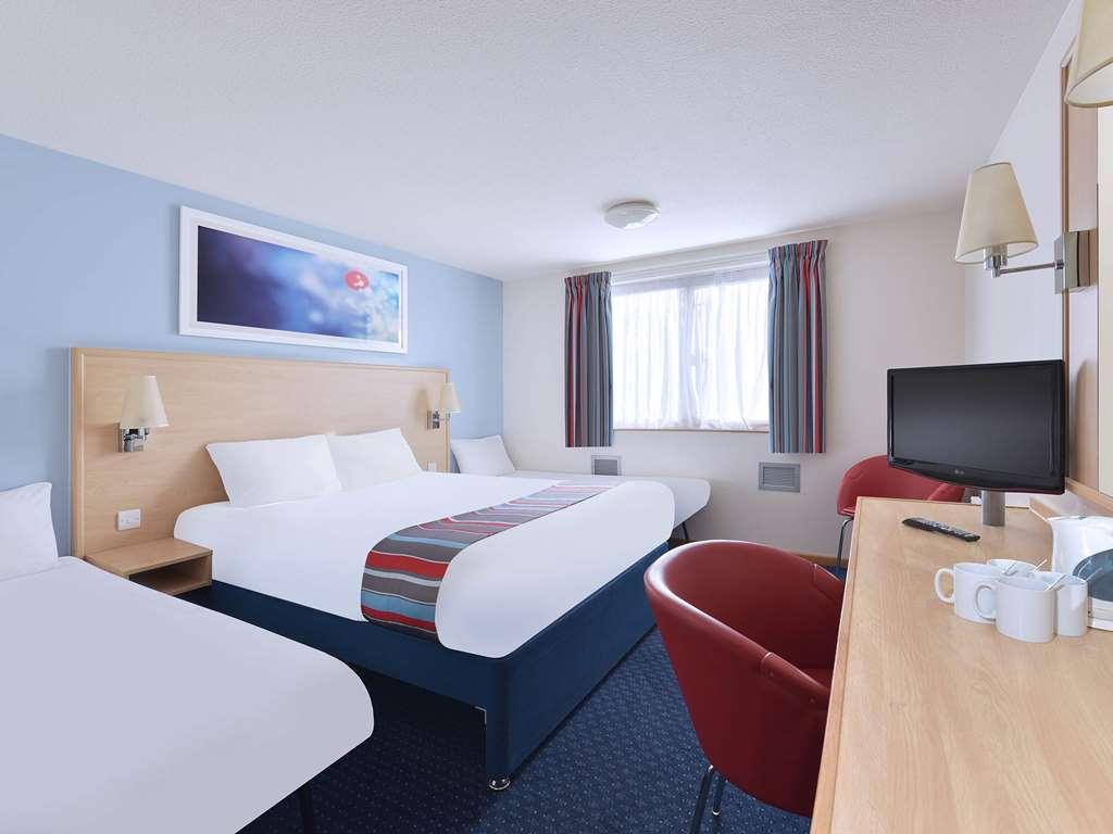 Travelodge Carlisle Todhills Стая снимка